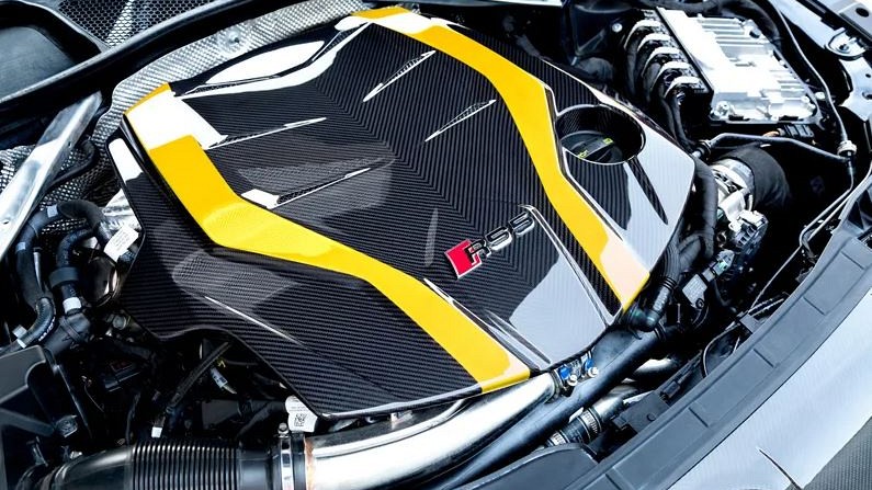 Photo of Capristo Carbon Fibre Engine Cover - pre-facelift (B9/F5) for the Audi RS5 Quattro - Image 4